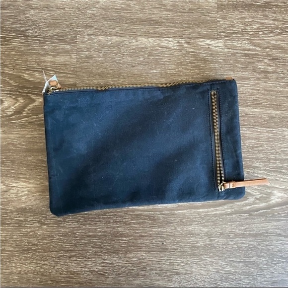 GoodFellow faux leather pouch bag.NWT - Picture 5 of 7